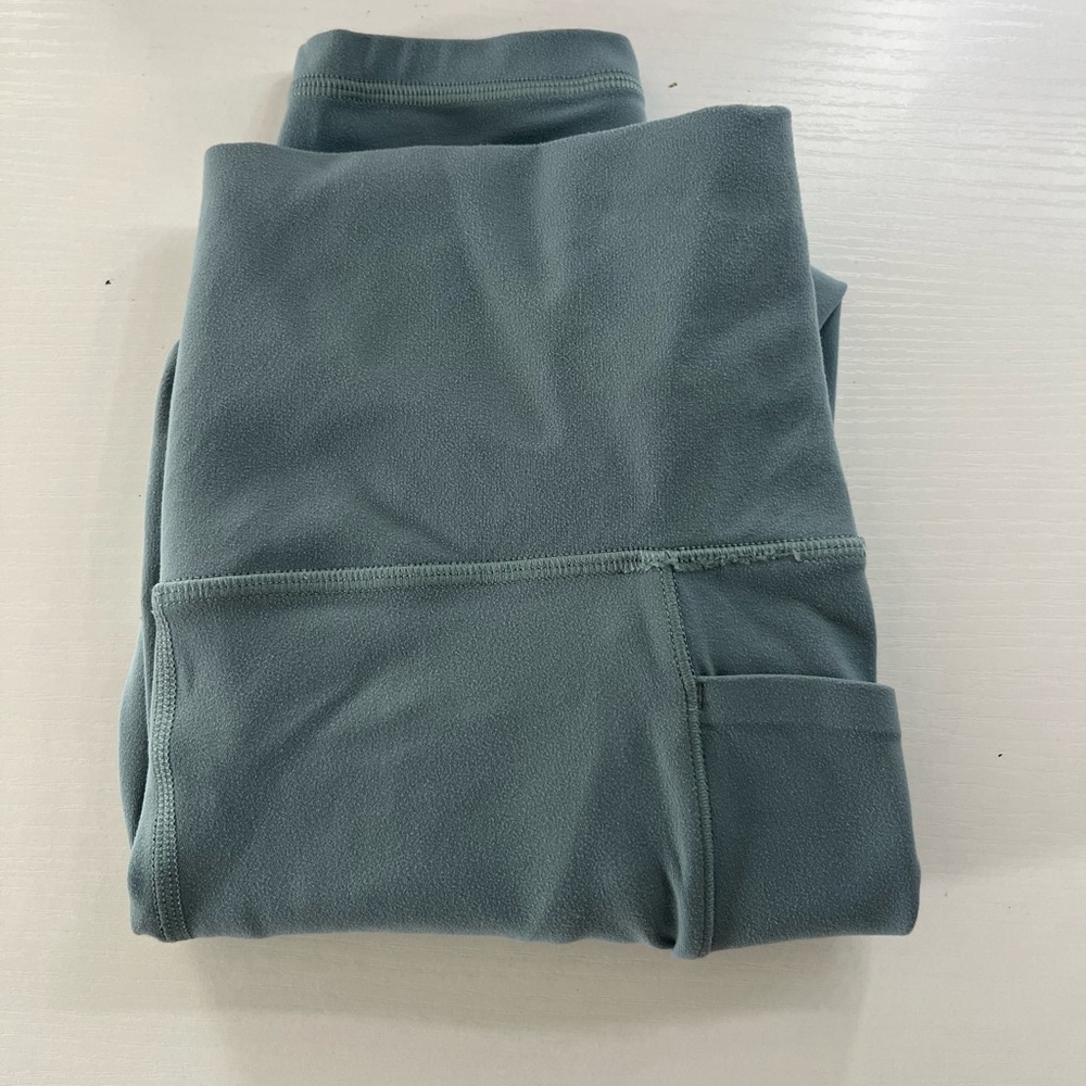 Athleta Stash Pocket 7/8 tight dark aqua